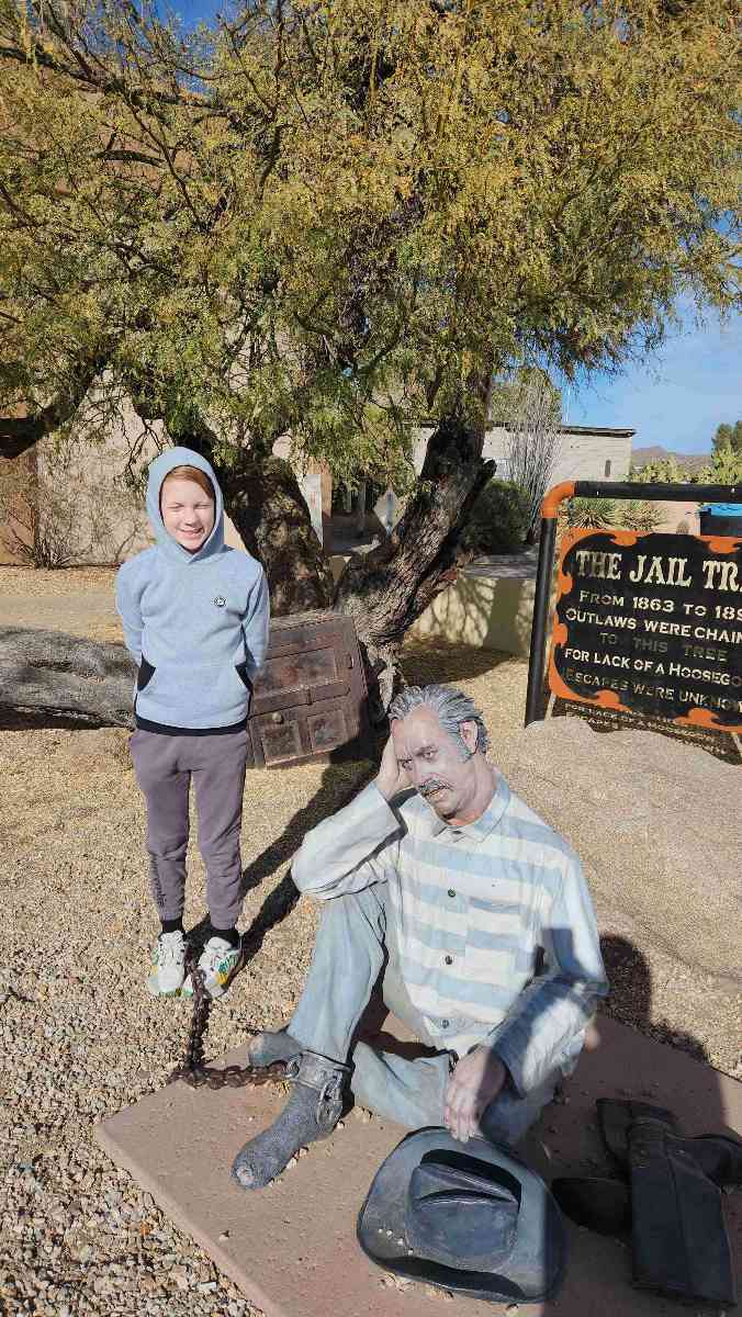 &Phi;&omega;&tau;&omicron;&gamma;&rho;&alpha;&phi;ί&epsi;&sigmav; &kappa;&upsi;&nu;&eta;&gamma;&iota;&omicron;ύ &theta;&eta;&sigma;&alpha;&upsi;&rho;&omicron;ύ &sigma;&tau;&omicron; Wickenburg