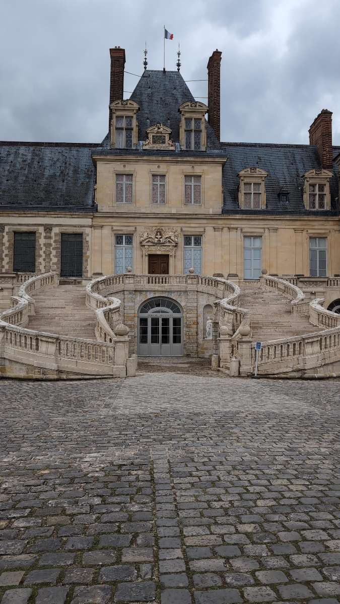 Fontainebleau Scavenger Hunt scavenger hunt photos