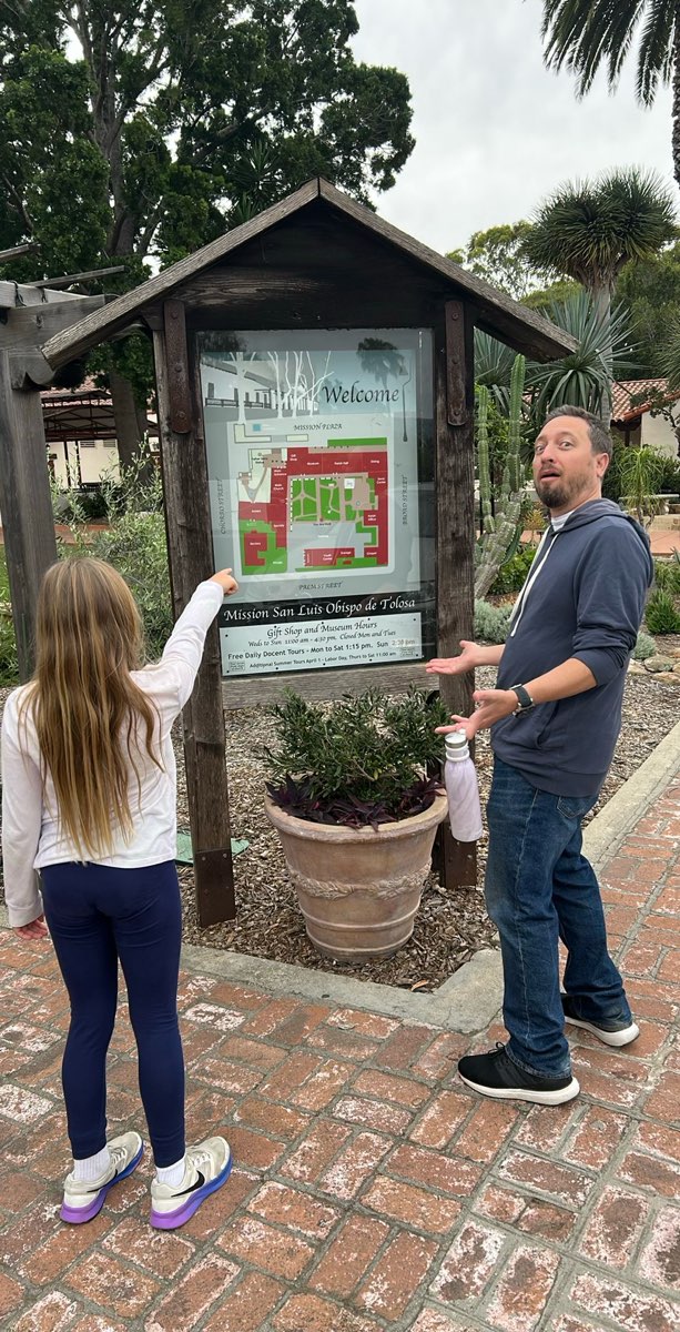 Zdjęcia z gry terenowej na California Polytechnic State University