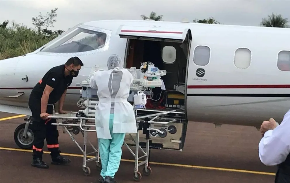 Recaudan fondos para un niño recién nacido que necesita ser trasladado al Hospital Garrahan