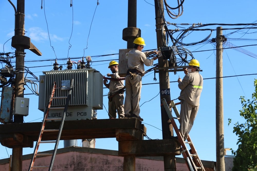 Realizan mejoras en el tendido eléctrico de la zona turística de San Ignacio