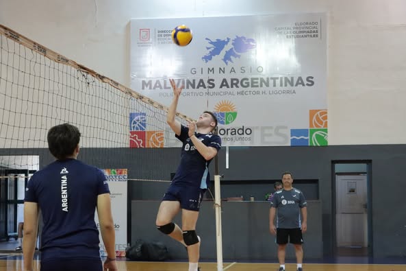 La Selección Argentina U19 de Vóley entrena en Eldorado y jugará amistosos este sábado