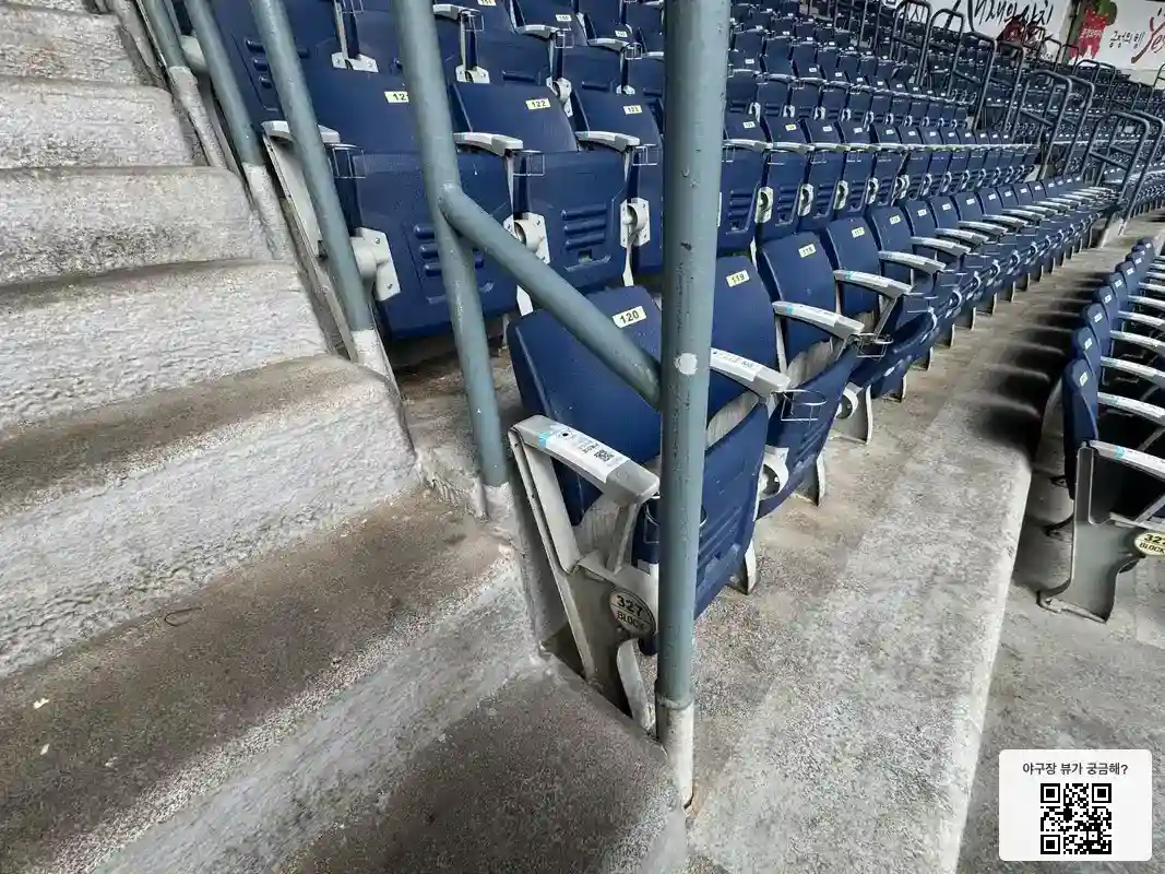 327블록 120번 좌석 뷰 1