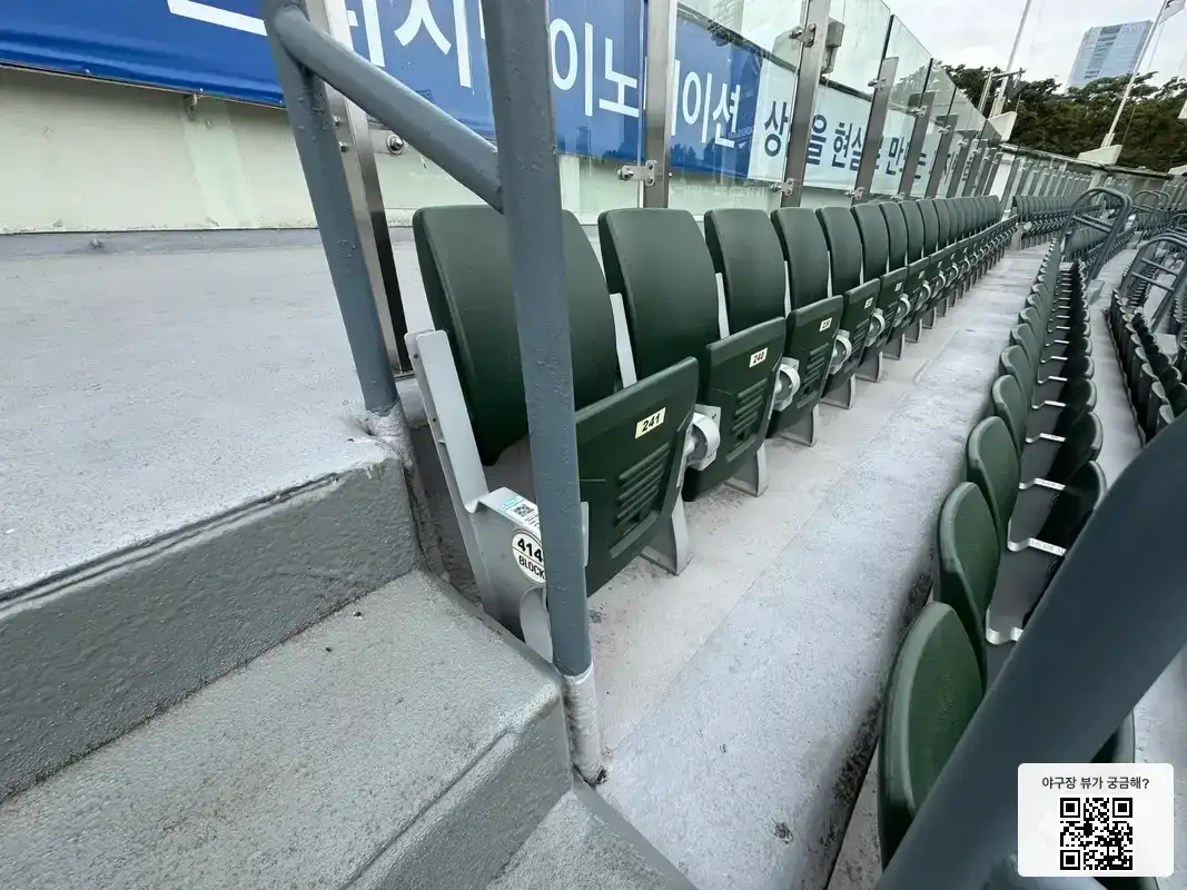 414블록 241번 좌석 뷰 1