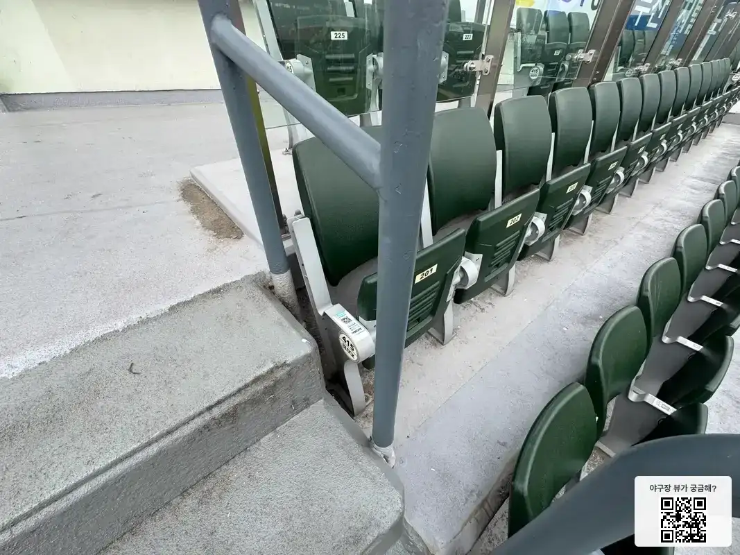 415블록 201번 좌석 뷰 1