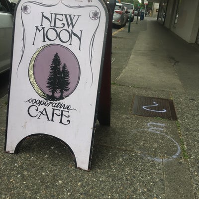 photo of New Moon Cafe