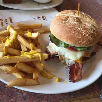 photo of Shari's Cafe and Pies