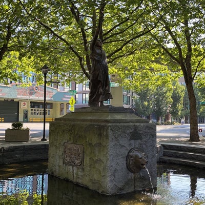 photo of Chief Seattle Statue