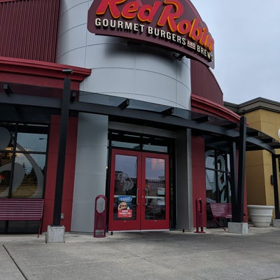 photo of Red Robin Gourmet Burgers and Brews