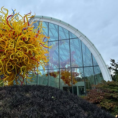 photo of Chihuly Garden and Glass Bookstore