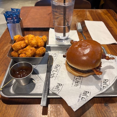 photo of Rel’lish Burger Lounge