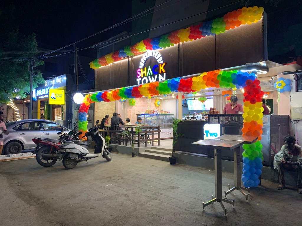 Savor the Taste of Legendary Arabian Rolls in Saibaba Colony