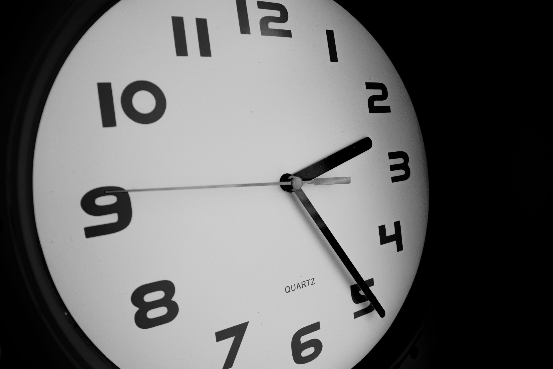 Imagem ilustrativa sobre horas complementares e pagamento de horas extras.