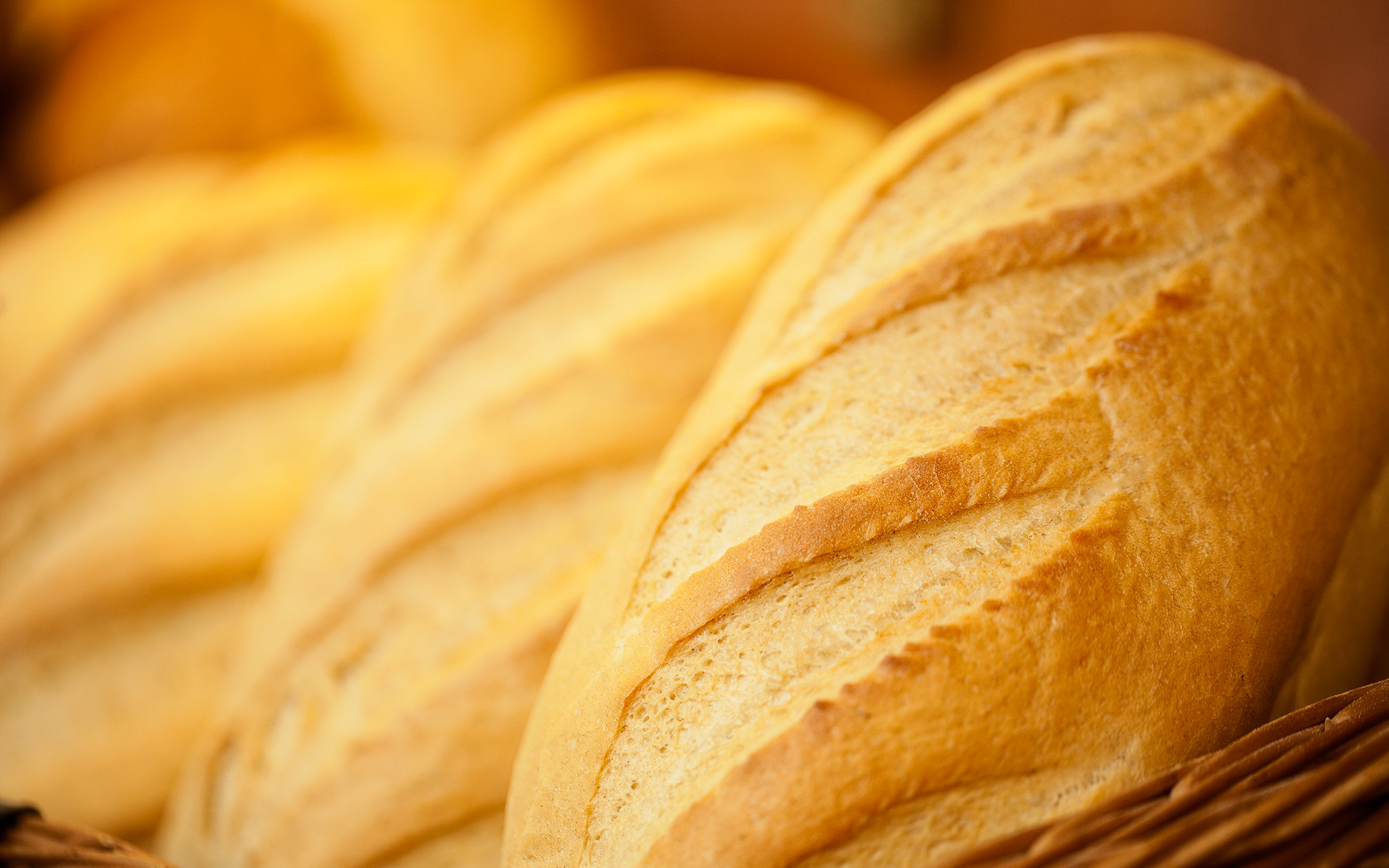 Батон хлеба подорожал на 3 рубля. Молдавский хлеб. Хлебобулочные в Молдавии. Хлеб домашний молдавский. Бельцкий хлеб.