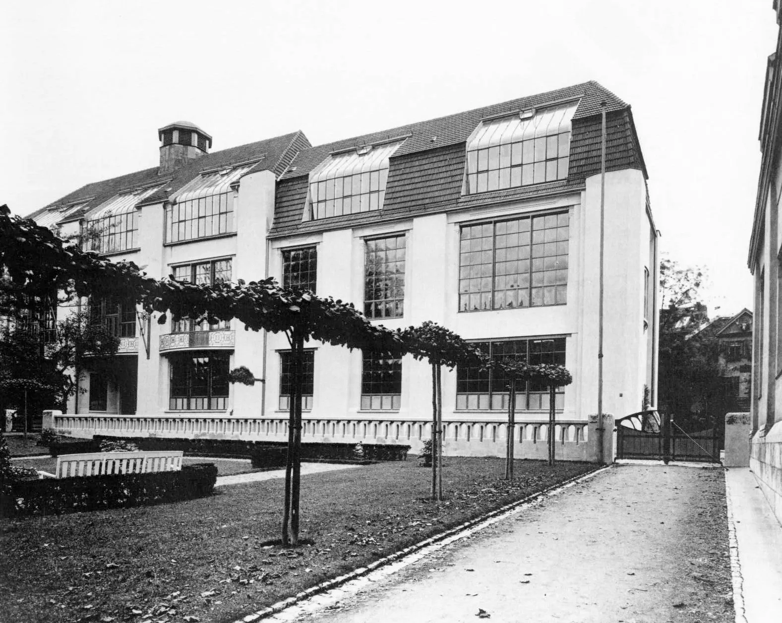 Bauhaus de Weimar: Gobernanza Estatal