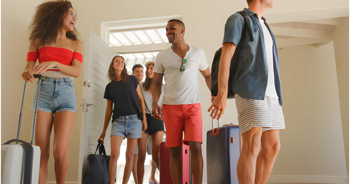 Group Departure vs Private Trip: Which is Right for You?