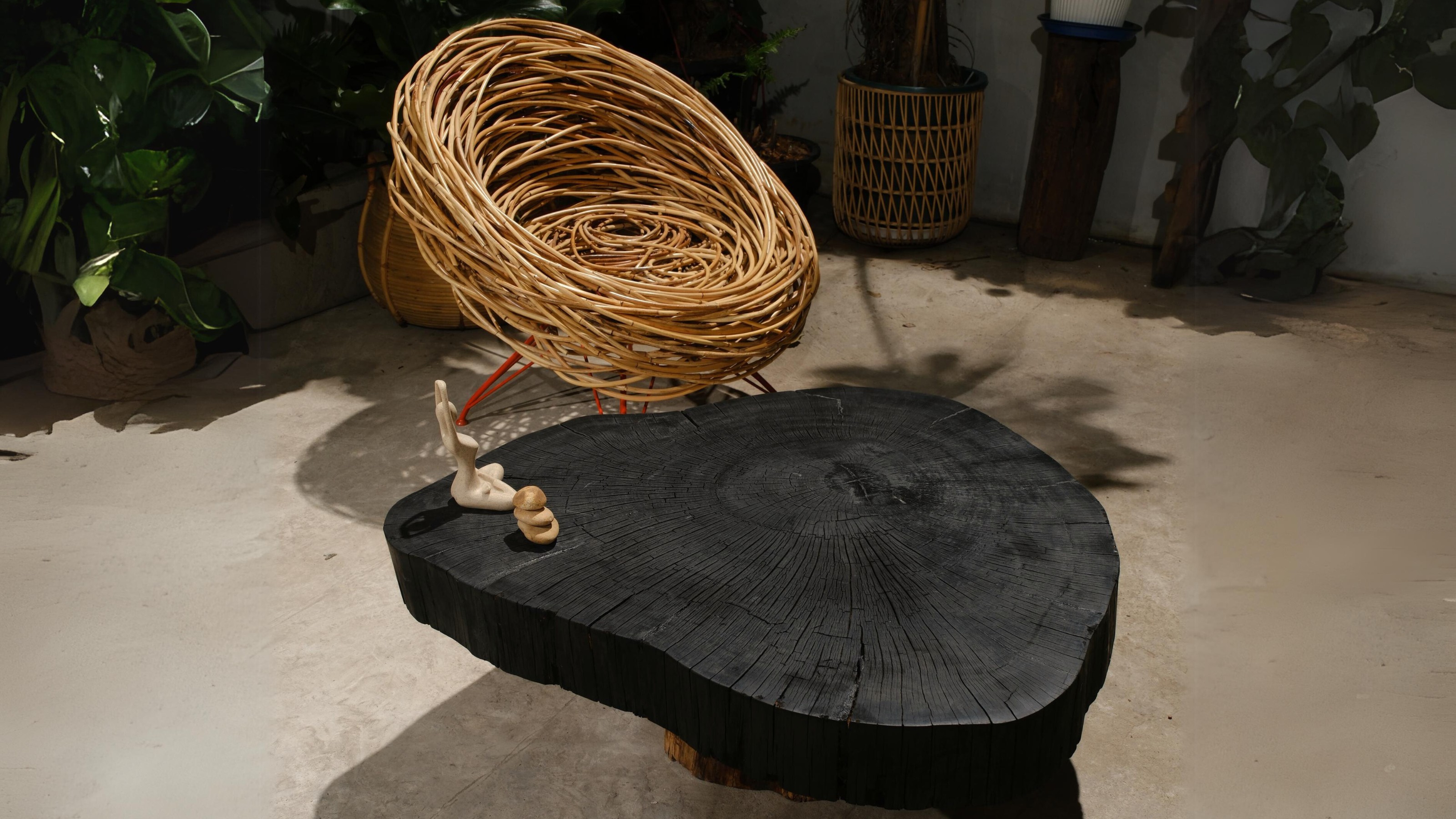 Bàn trà gỗ tự nhiên than đen