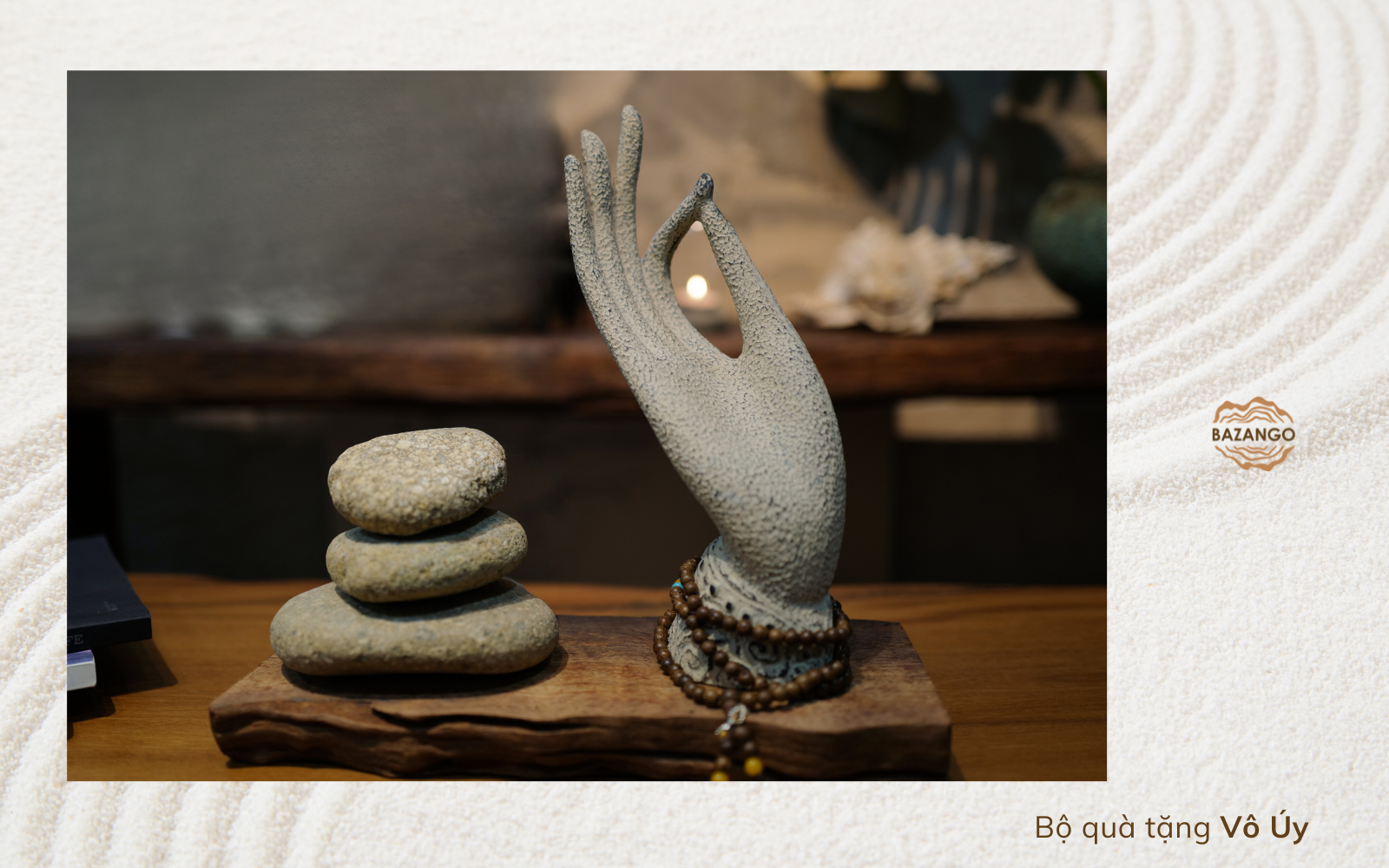tượng bàn tay kèm chuỗi hạt