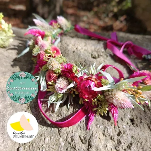 Trachtenschmuck aus Blumen binden
