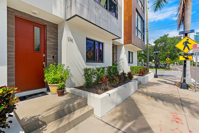 Exterior and Interior Photos 176 8th St N, St. Petersburg, FL 33701, USA-1