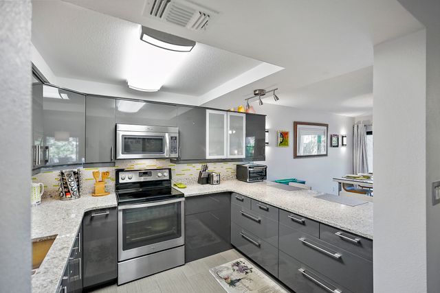 Exterior and Interior Photos 1951 Lakewood Club Dr S, St. Petersburg, FL 33712, USA -4