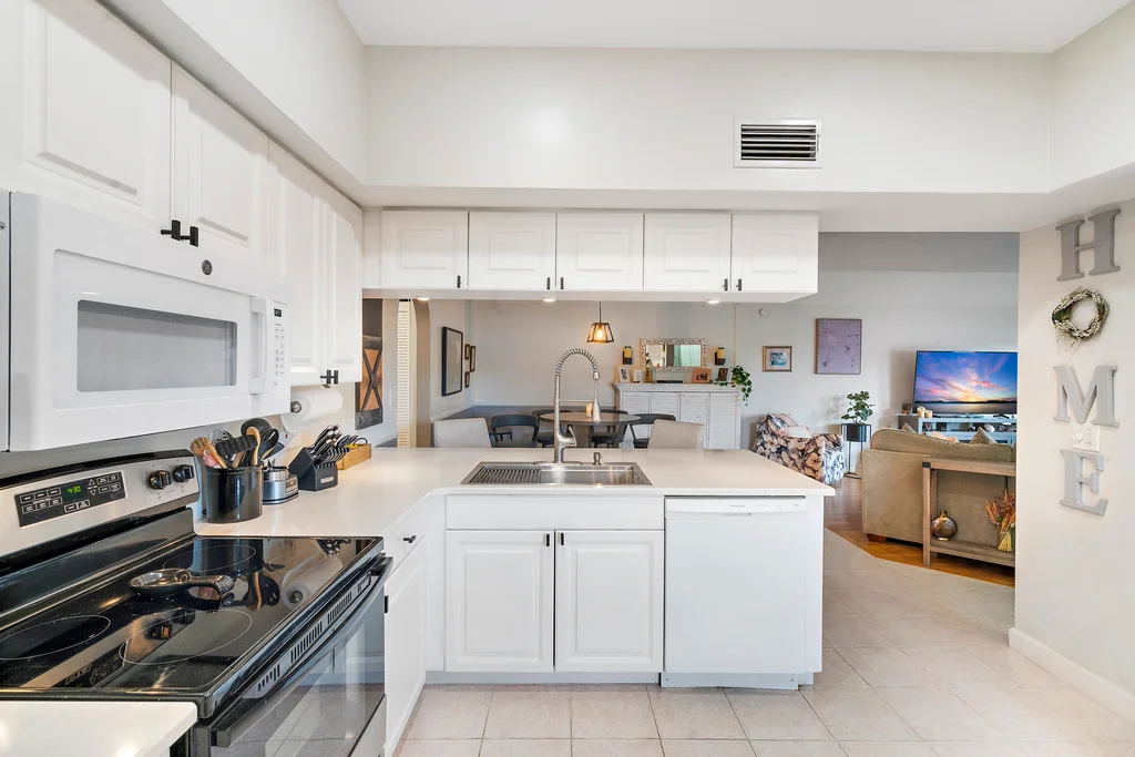 Exterior and Interior Photos 1404 Cordova Grn, Seminole, FL 33777, USA-7