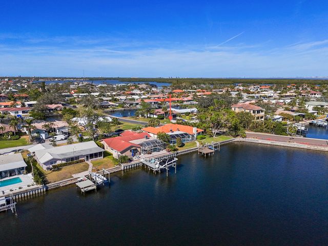 Drone Photos 1998 Massachusetts Ave NE, St. Petersburg, FL 33703, USA-3