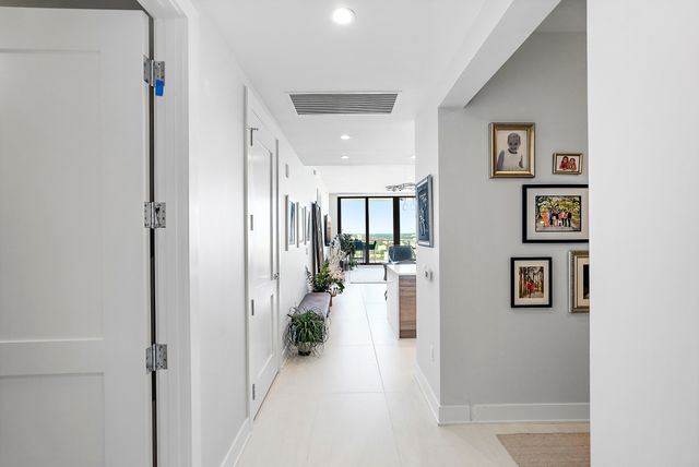 Exterior and Interior Photos 301 1st St S, St. Petersburg, FL 33701, USA -1