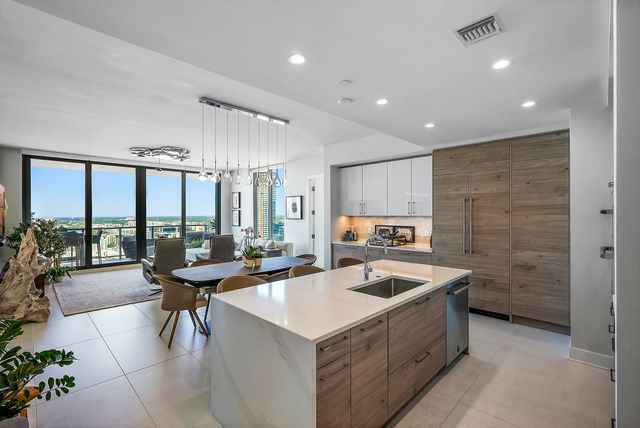 Exterior and Interior Photos 301 1st St S, St. Petersburg, FL 33701, USA -2