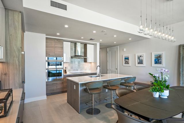 Exterior and Interior Photos 301 1st St S, St. Petersburg, FL 33701, USA -3