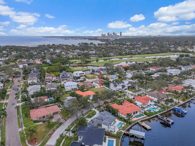Drone Photos 372 Bayview Dr NE, St. Petersburg, FL 33704, USA-1