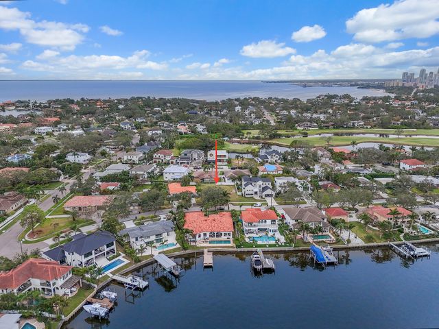 Drone Photos 372 Bayview Dr NE, St. Petersburg, FL 33704, USA-2