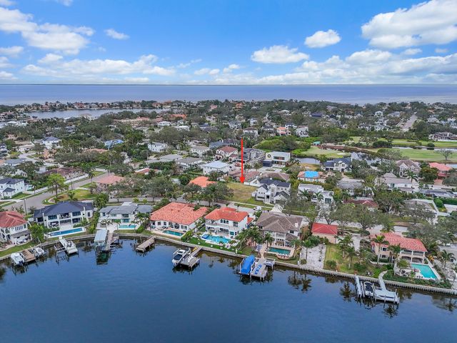 Drone Photos 372 Bayview Dr NE, St. Petersburg, FL 33704, USA-3