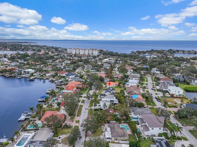 Drone Photos 372 Bayview Dr NE, St. Petersburg, FL 33704, USA-4