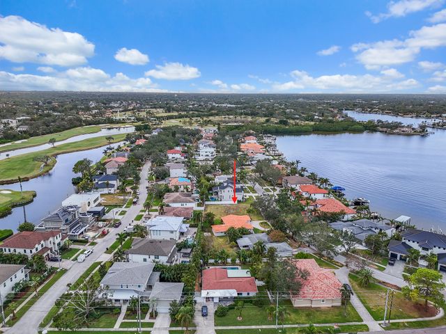 Drone Photos 372 Bayview Dr NE, St. Petersburg, FL 33704, USA-8