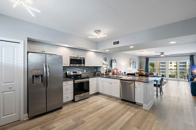 Exterior and Interior Photos 960 Starkey Rd #6304, Largo, FL 33771, USA-3
