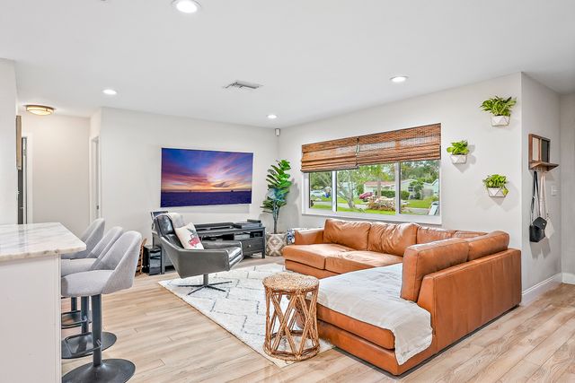 Exterior and Interior Photos 739 Murphy Ave N, St. Petersburg, FL 33703, USA-4