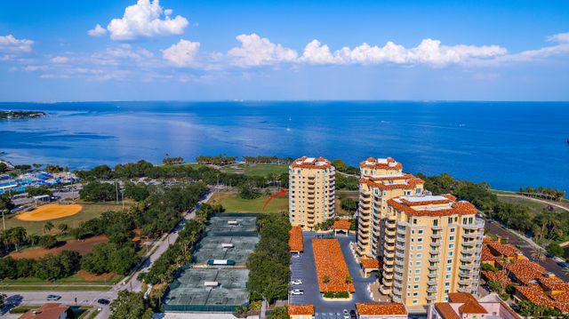 Drone Photos With Arrows - 555 5th Ave NE, St. Petersburg, FL 33701, USA #814-2