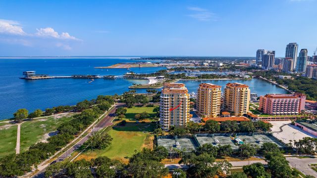 Drone Photos With Arrows - 555 5th Ave NE, St. Petersburg, FL 33701, USA #814-4