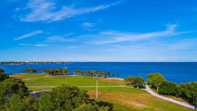 Drone Photos With Arrows - 555 5th Ave NE, St. Petersburg, FL 33701, USA #814-7