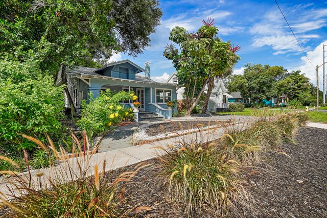 Exterior and Interior Photos 2111 Burlington Ave N, St. Petersburg, FL 33713, USA-2