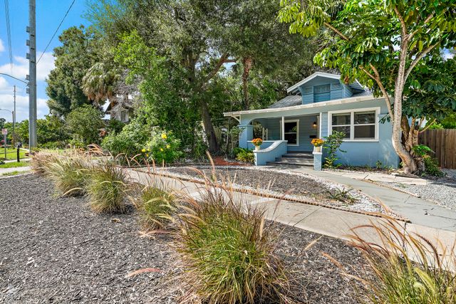 Exterior and Interior Photos 2111 Burlington Ave N, St. Petersburg, FL 33713, USA-3