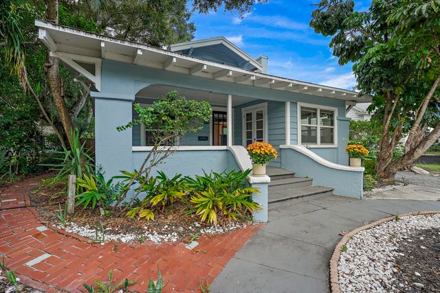 Exterior and Interior Photos 2111 Burlington Ave N, St. Petersburg, FL 33713, USA-4