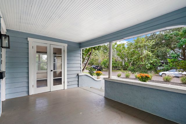 Exterior and Interior Photos 2111 Burlington Ave N, St. Petersburg, FL 33713, USA-5