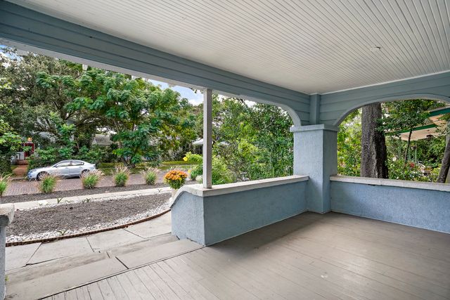 Exterior and Interior Photos 2111 Burlington Ave N, St. Petersburg, FL 33713, USA-6