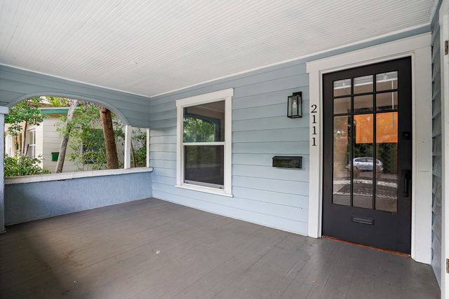 Exterior and Interior Photos 2111 Burlington Ave N, St. Petersburg, FL 33713, USA-7
