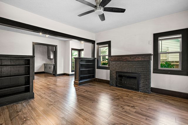 Exterior and Interior Photos 2111 Burlington Ave N, St. Petersburg, FL 33713, USA-8