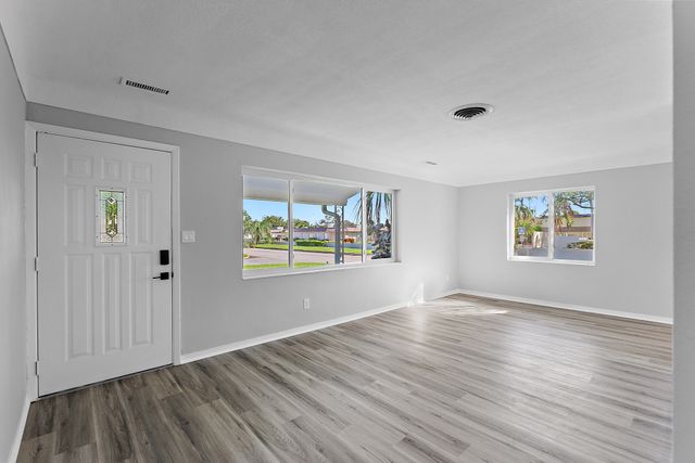 Listing Photos - 4300 16th Ave N, St. Petersburg, FL 33713, USA5