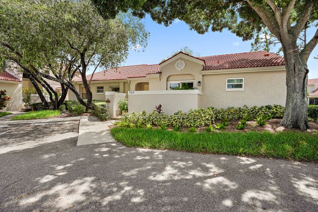 Exterior and Interior Photos 562 Andorra Ct NE, St. Petersburg, FL 33703, USA 2