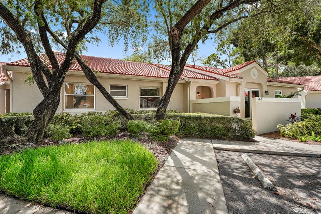 Exterior and Interior Photos 562 Andorra Ct NE, St. Petersburg, FL 33703, USA 3